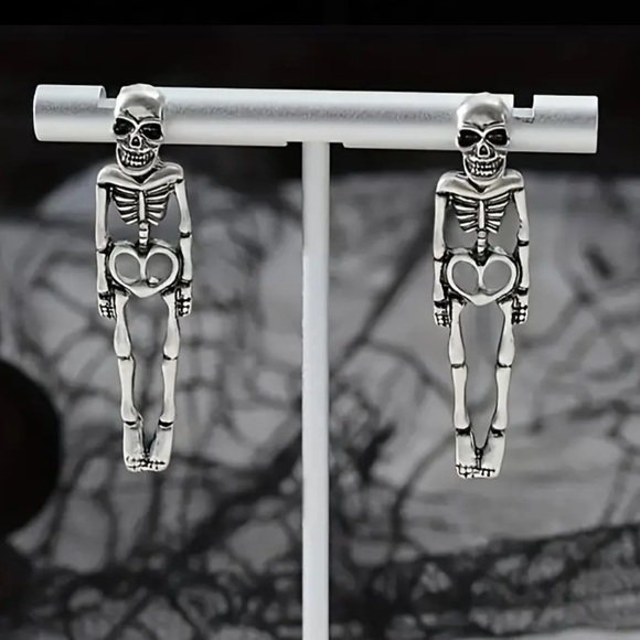 Jewelry - 🆕Skeleton Design Dangle Earrings